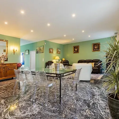 Exceptional With Private Parking Apartment Frontignan