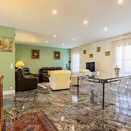 Exceptional With Private Parking Appartement