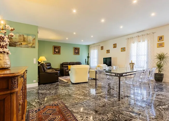 Exceptional With Private Parking Daire